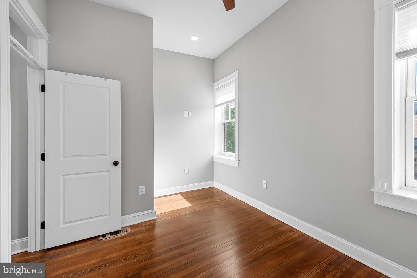 609 Grundy Street photo 26