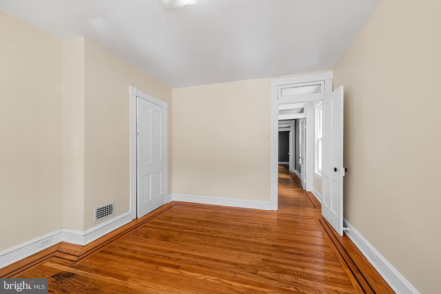 304 W Cold Spring Lane photo 20