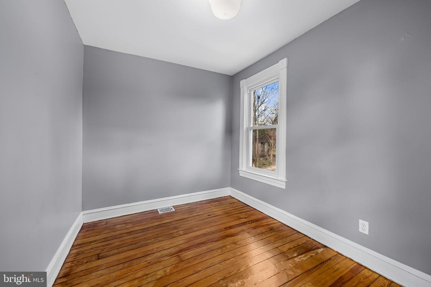 304 W Cold Spring Lane photo 24