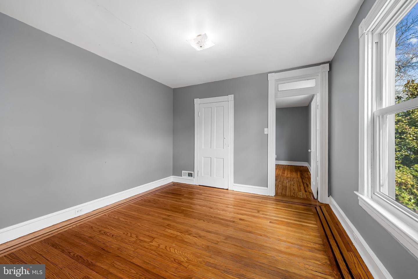 304 W Cold Spring Lane photo 25