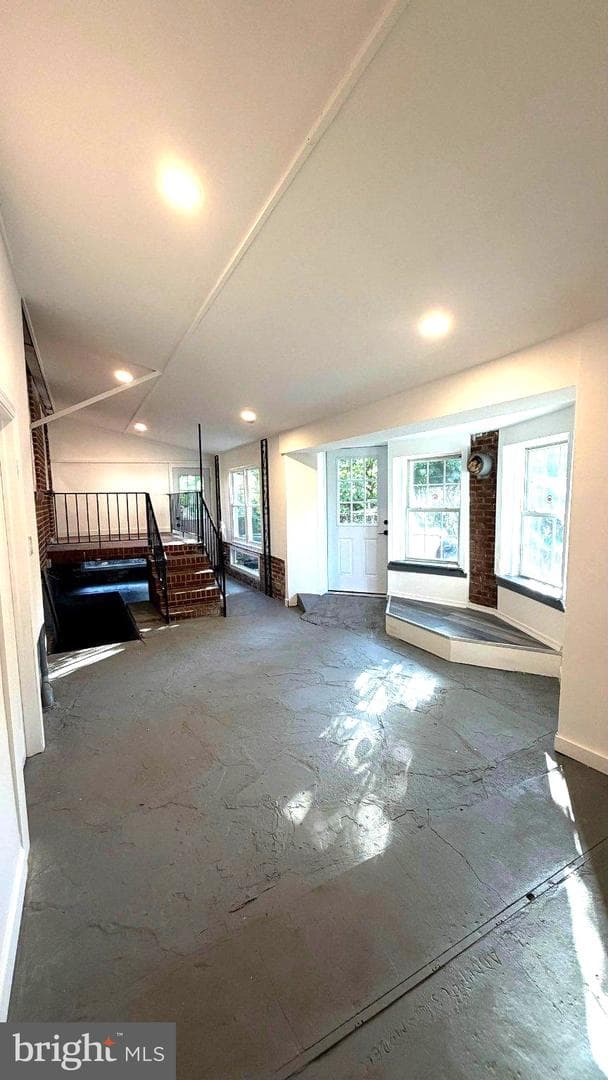 3902 N Rogers Avenue photo 31