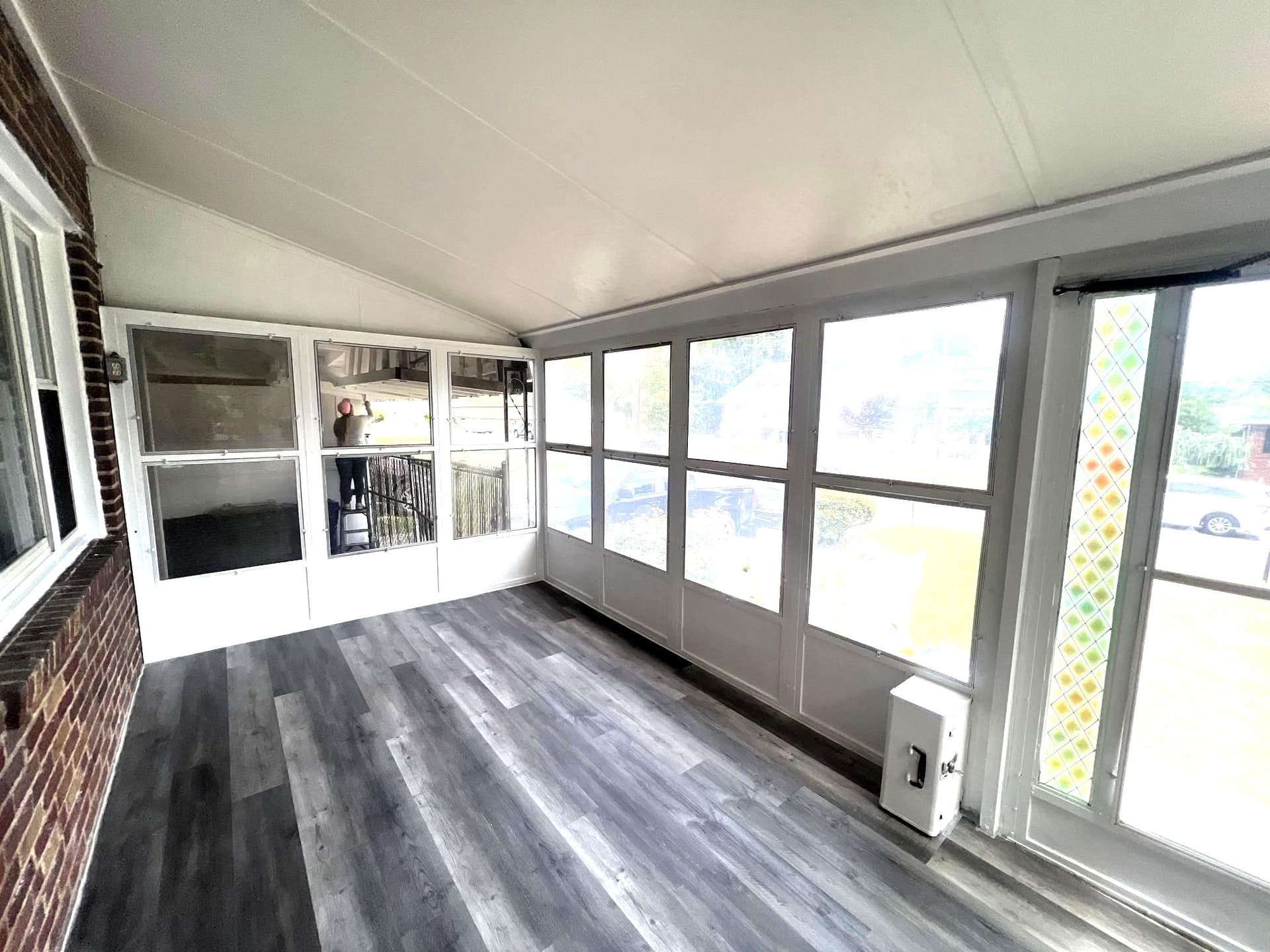 3902 N Rogers Avenue photo 4