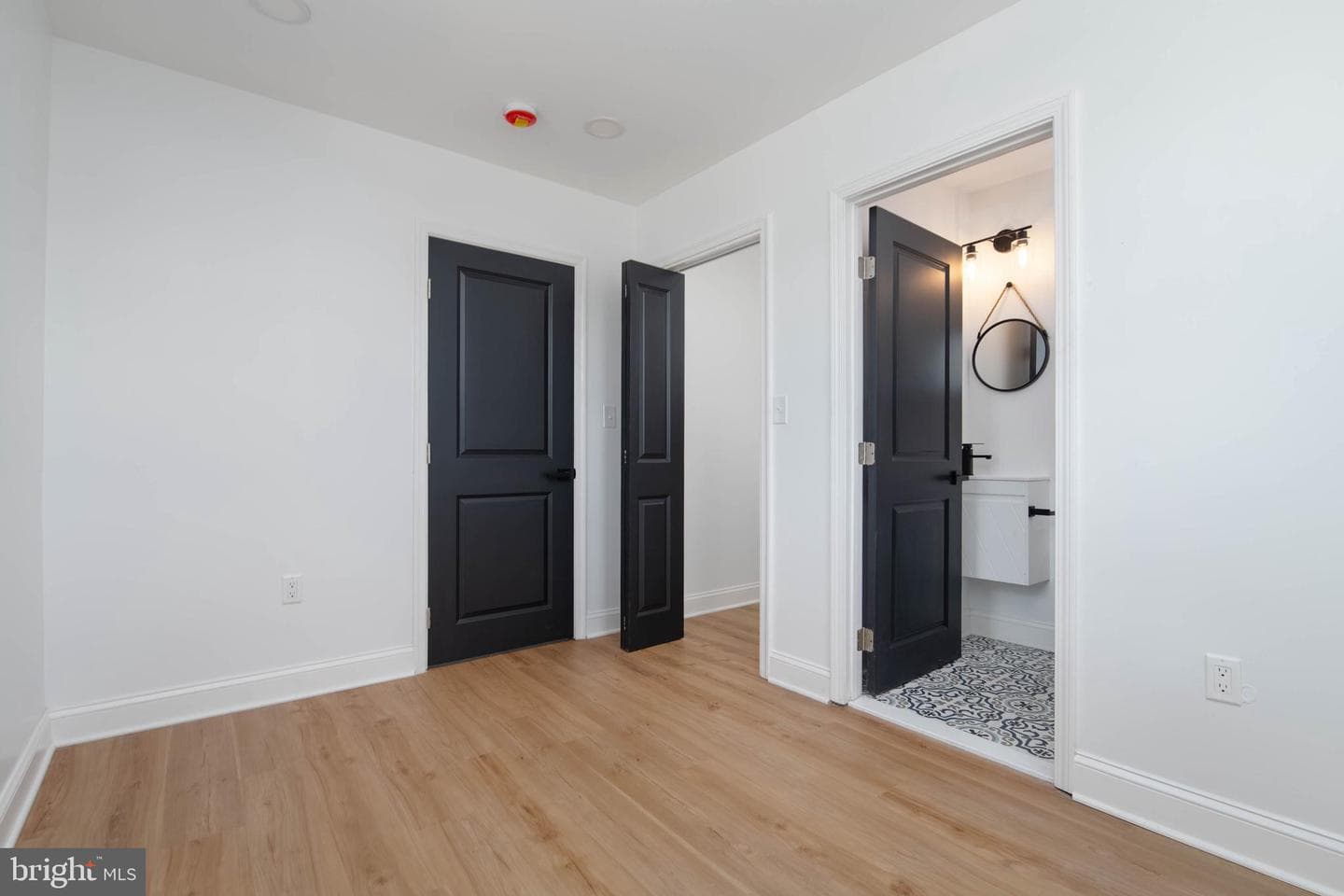 1300 W 37th Street photo 16