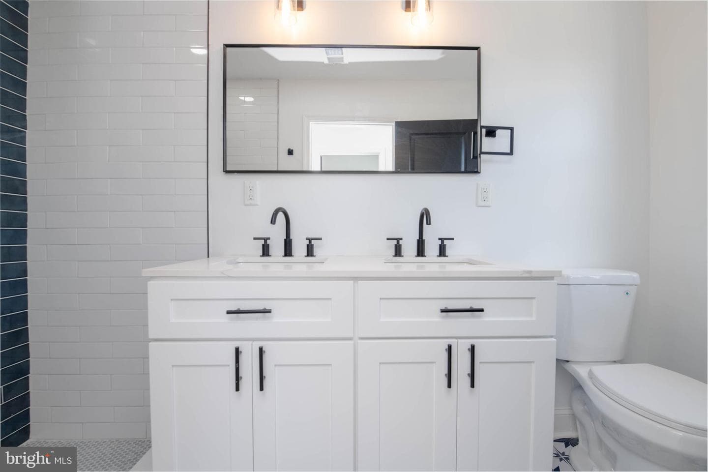 1300 W 37th Street photo 25