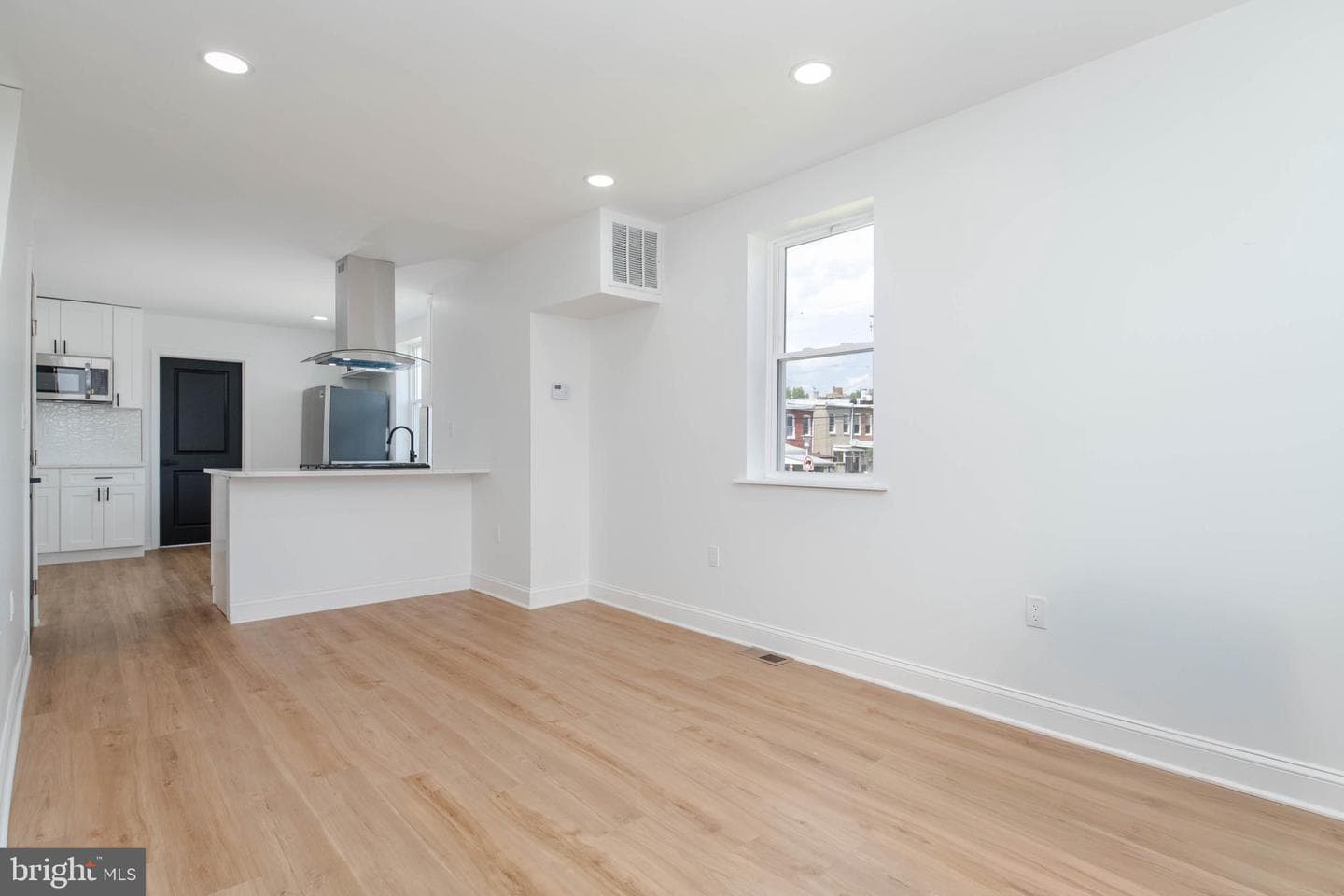1300 W 37th Street photo 6