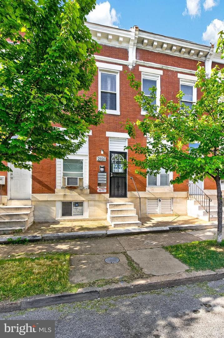 2926 E Fayette Street photo 3