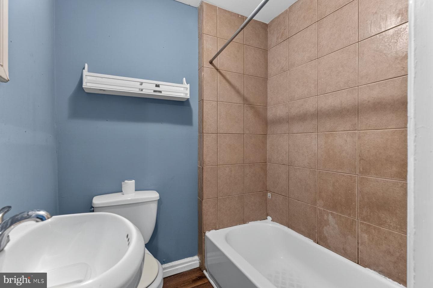 2036 Walbrook Avenue photo 12