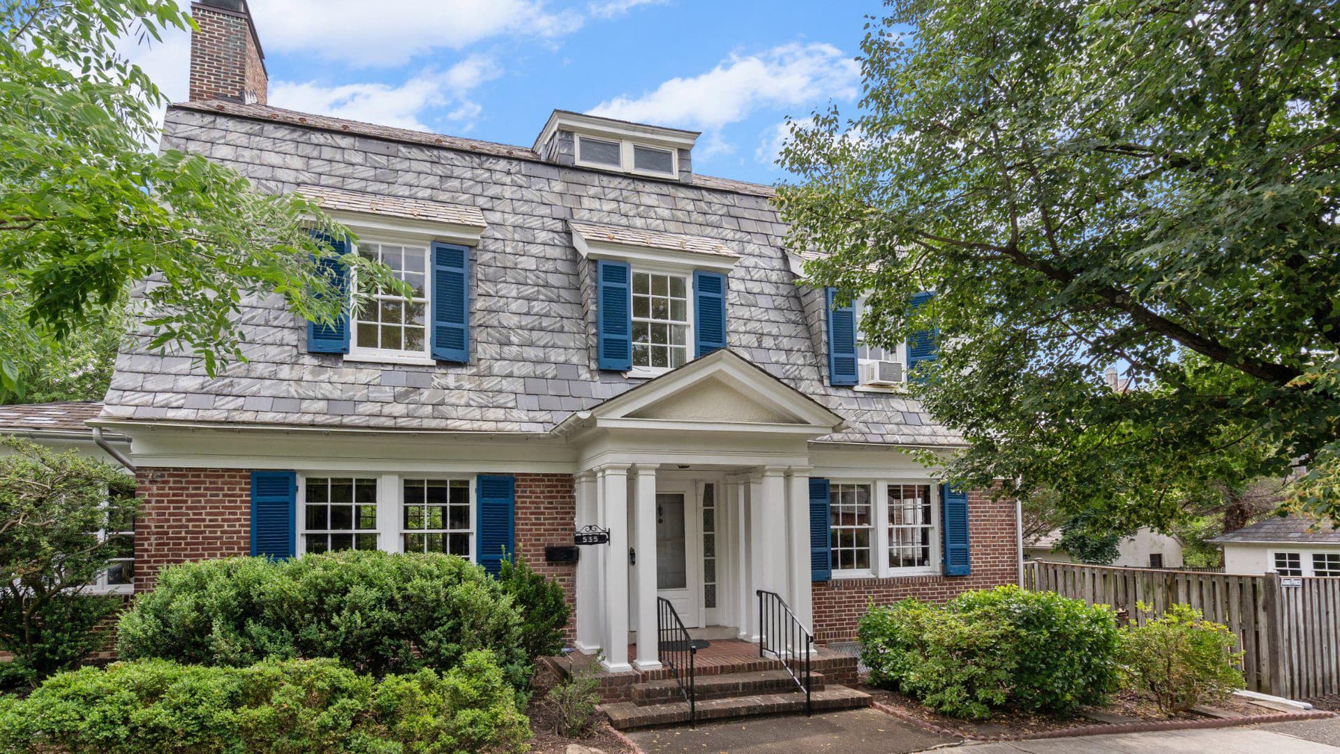 535 W 40th Street