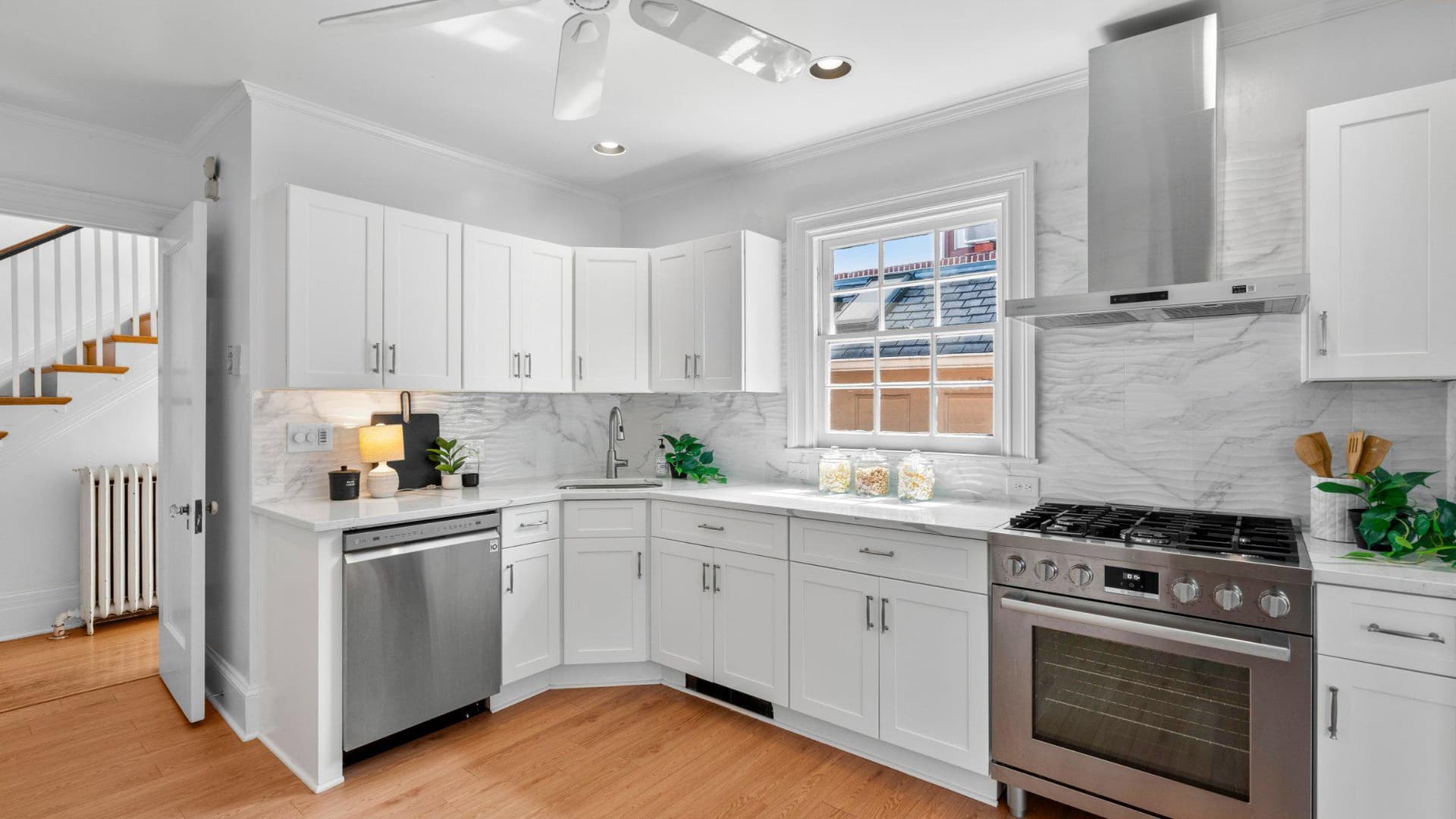 535 W 40th Street photo 18