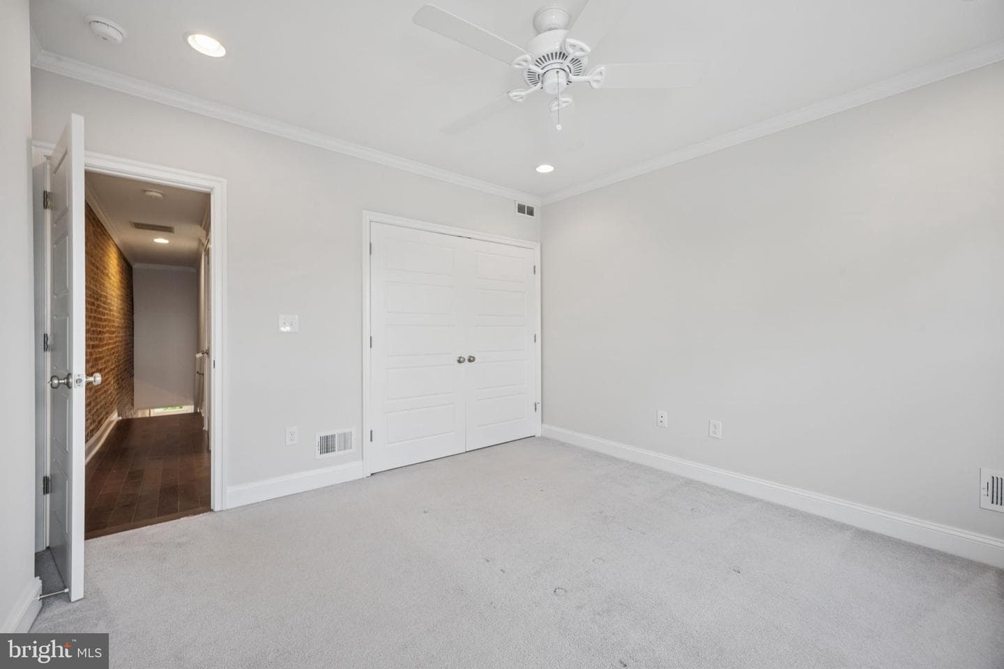 3134 Foster Avenue photo 34