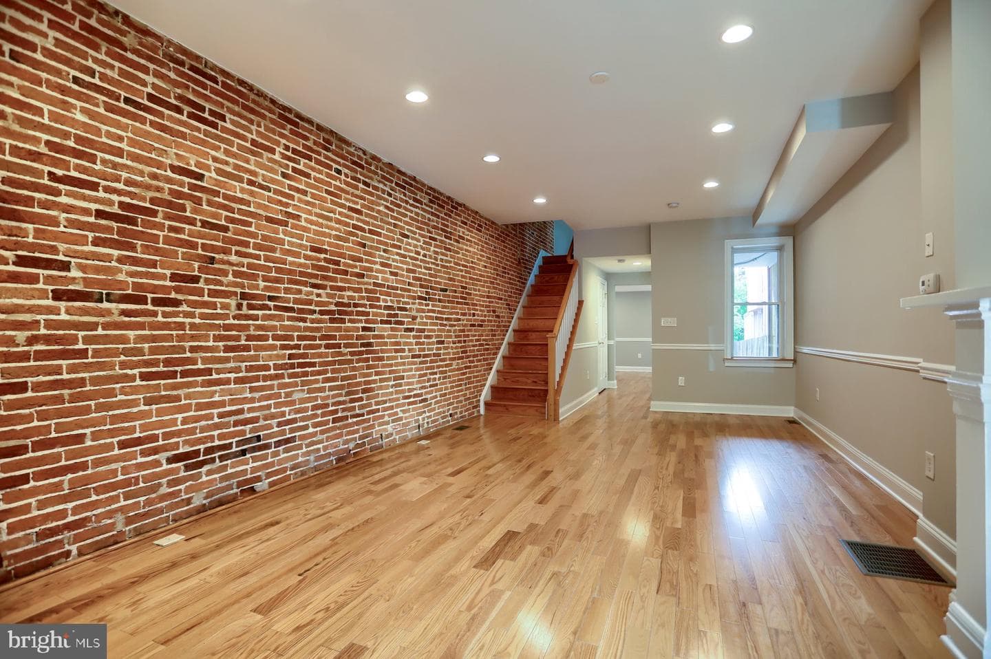 110 Ann Street photo 9