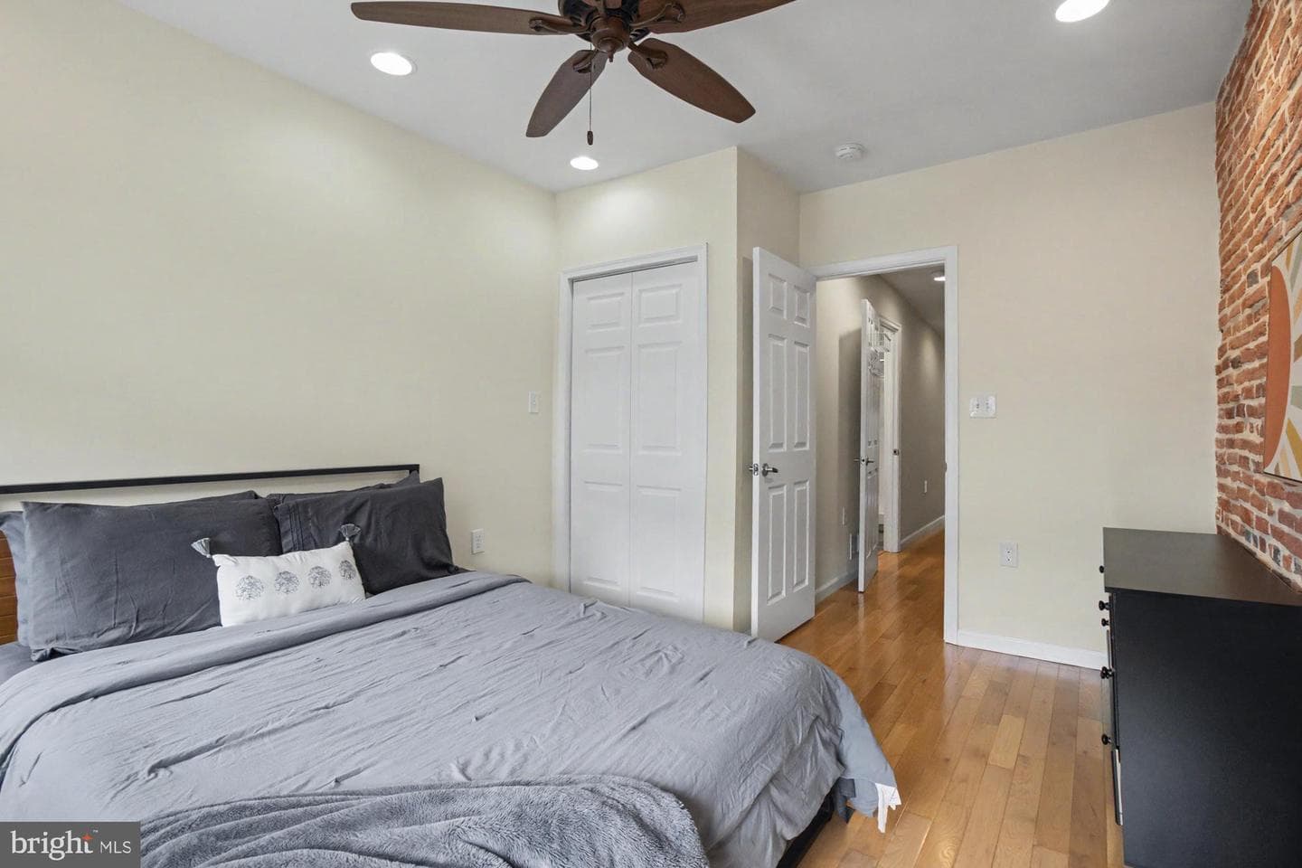 916 S Curley Street photo 31