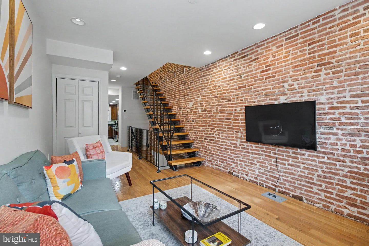 916 S Curley Street photo 4