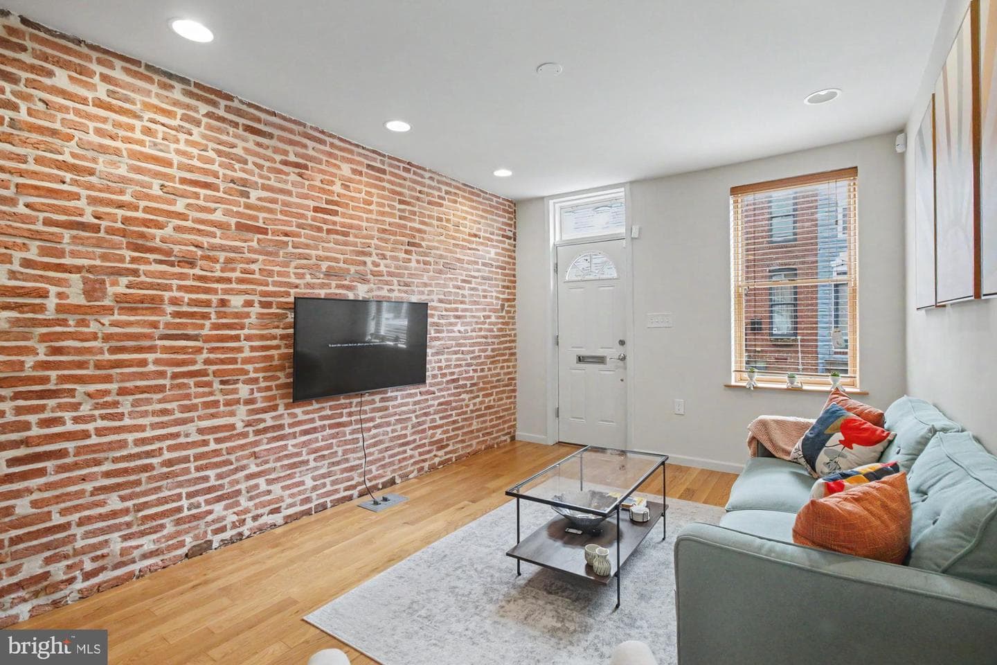 916 S Curley Street photo 6