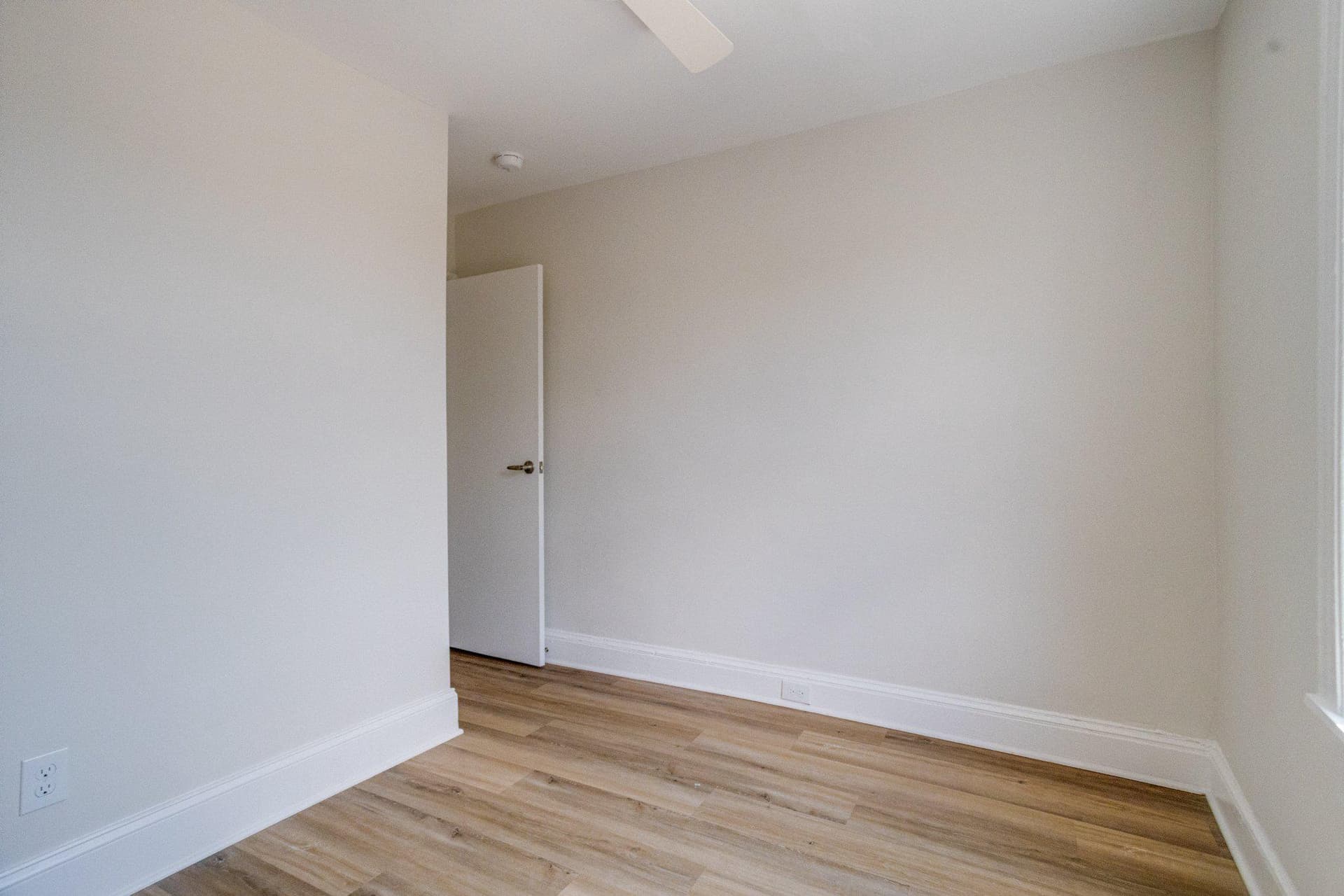 309 E 23rd Street photo 33