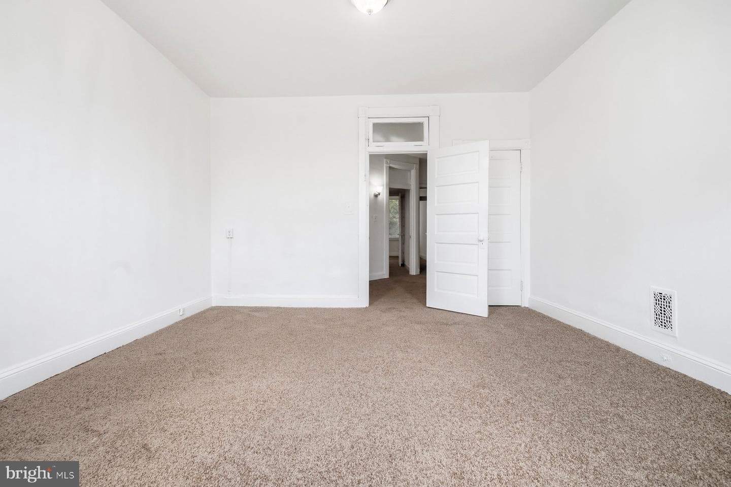 130 Collins Avenue S photo 27