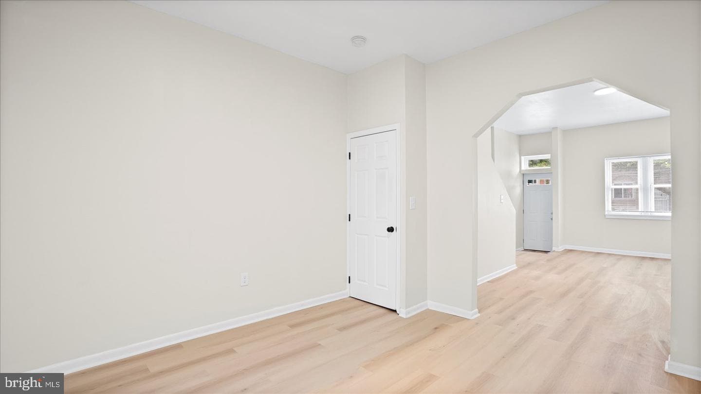 537 N Milton Avenue photo 13