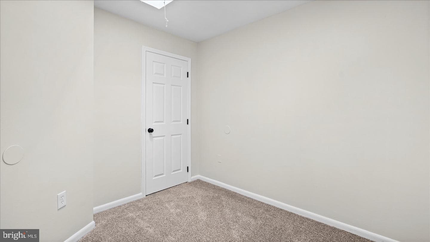 537 N Milton Avenue photo 22