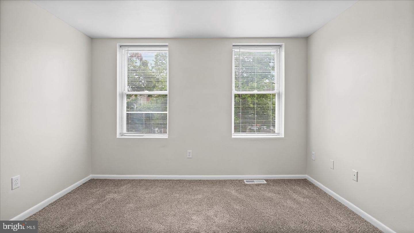 537 N Milton Avenue photo 25