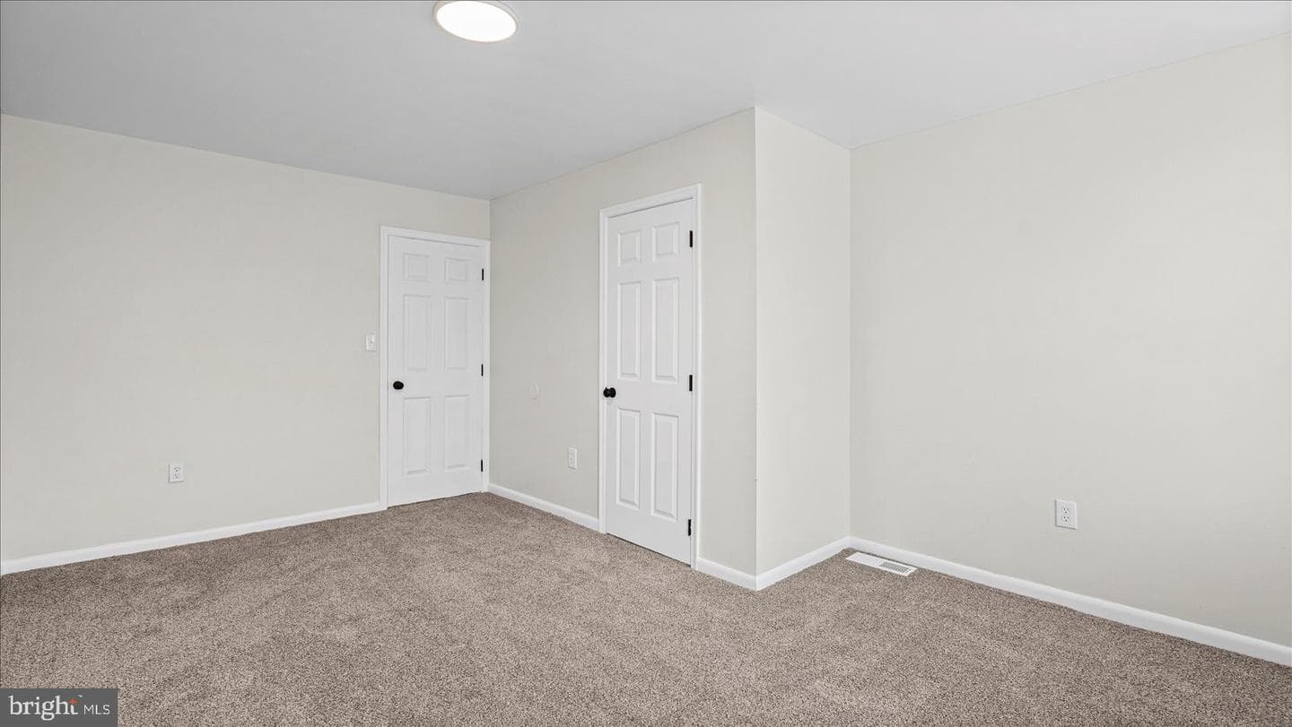 537 N Milton Avenue photo 26