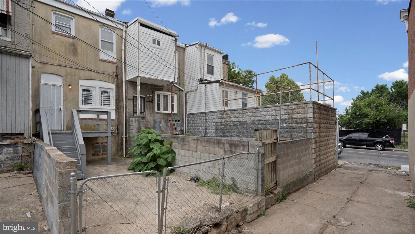 537 N Milton Avenue photo 37