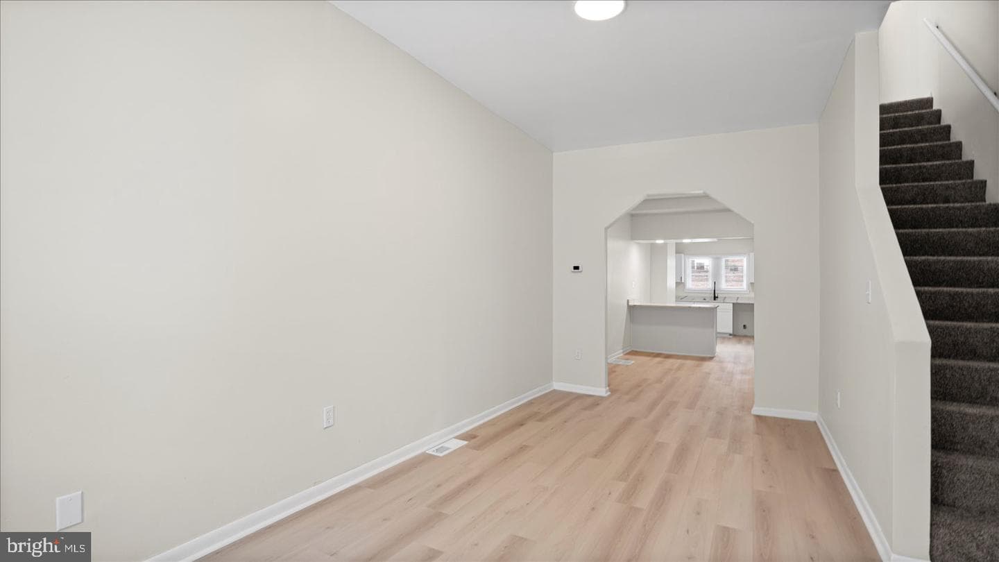 537 N Milton Avenue photo 5