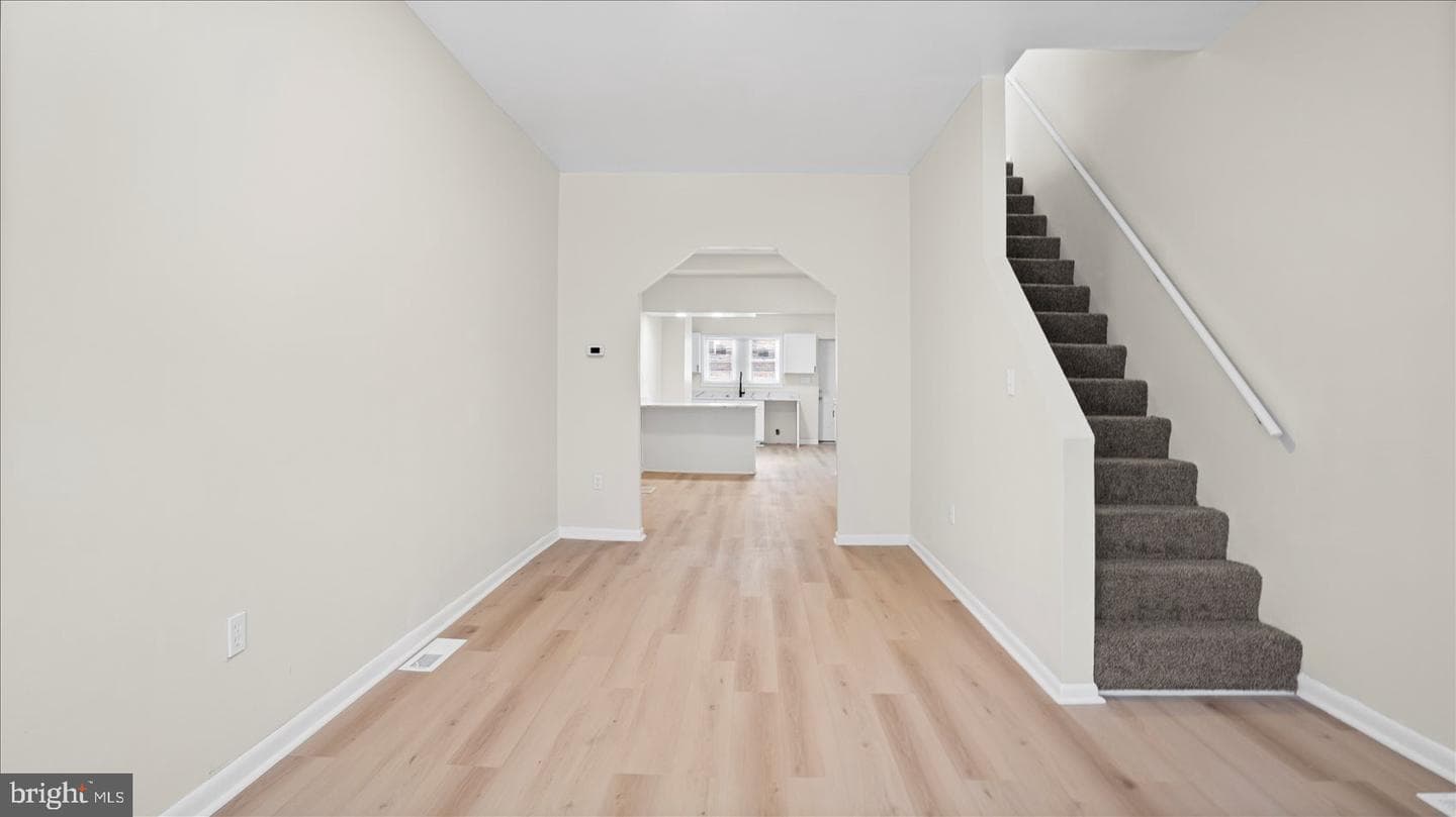 537 N Milton Avenue photo 6