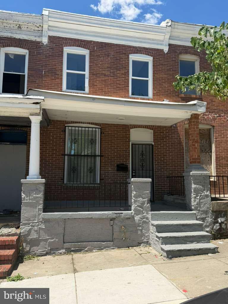 1410 N Milton Avenue photo 2