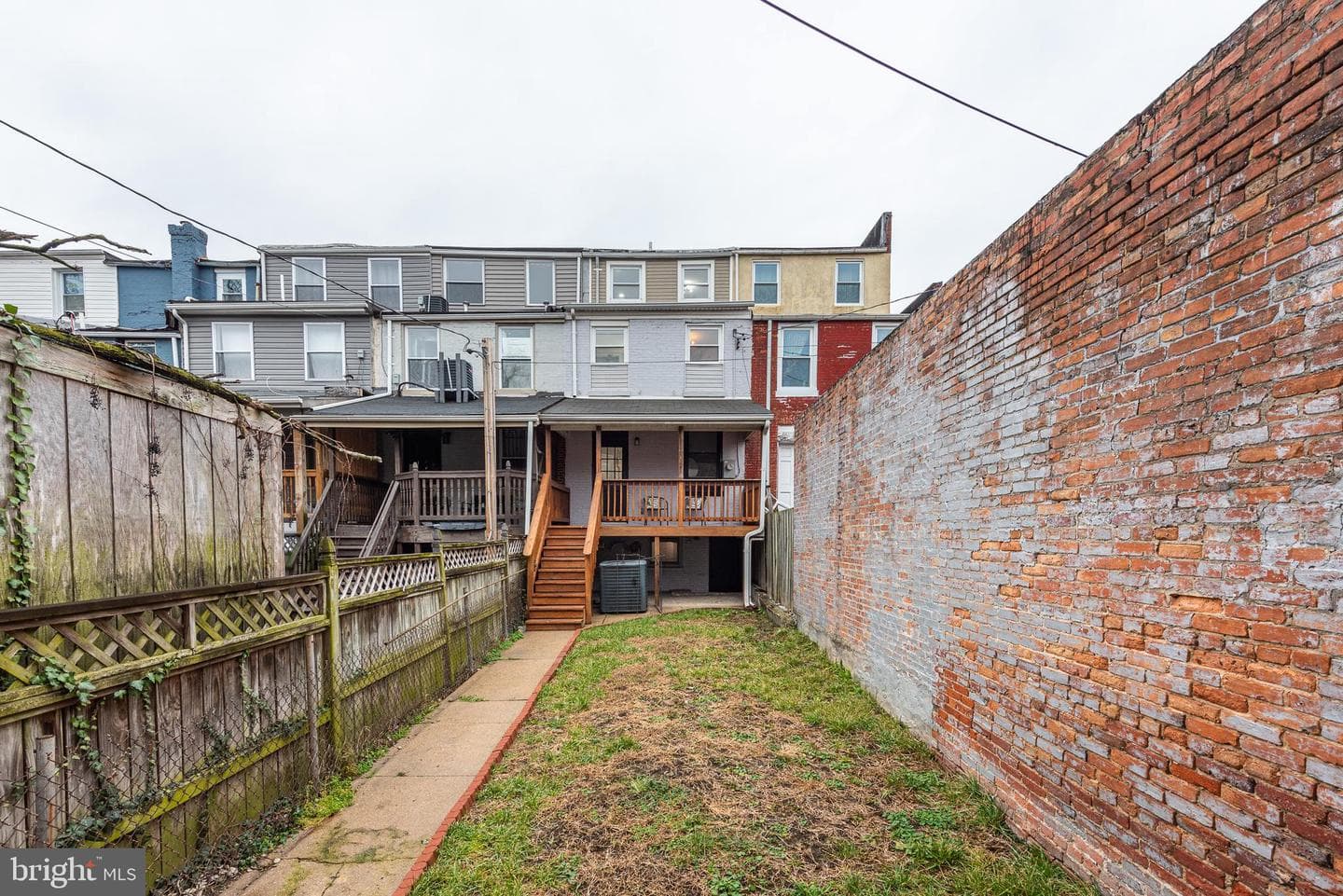 109 S Calhoun Street photo 29