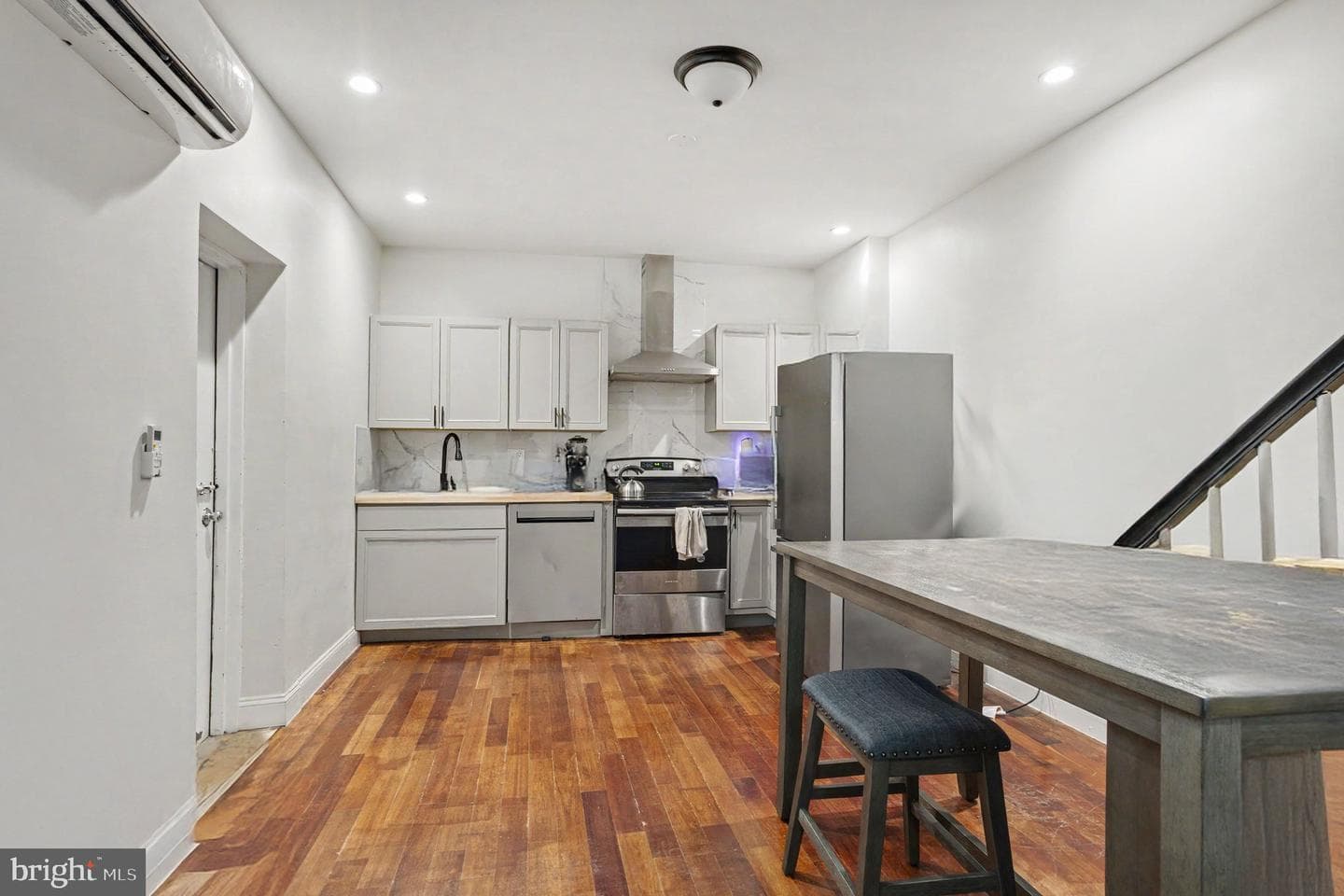 200 N Ellwood Avenue photo 10