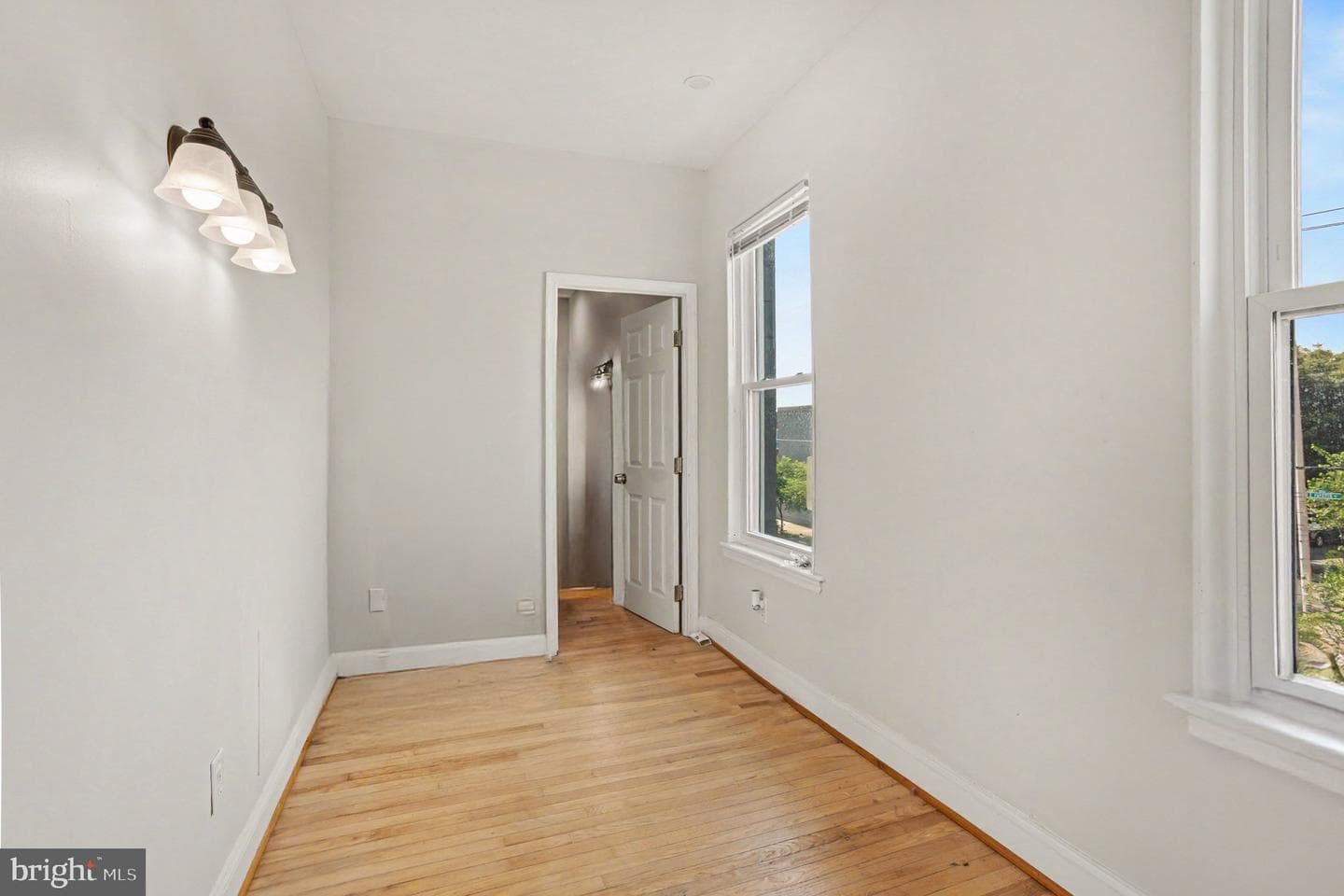 200 N Ellwood Avenue photo 19