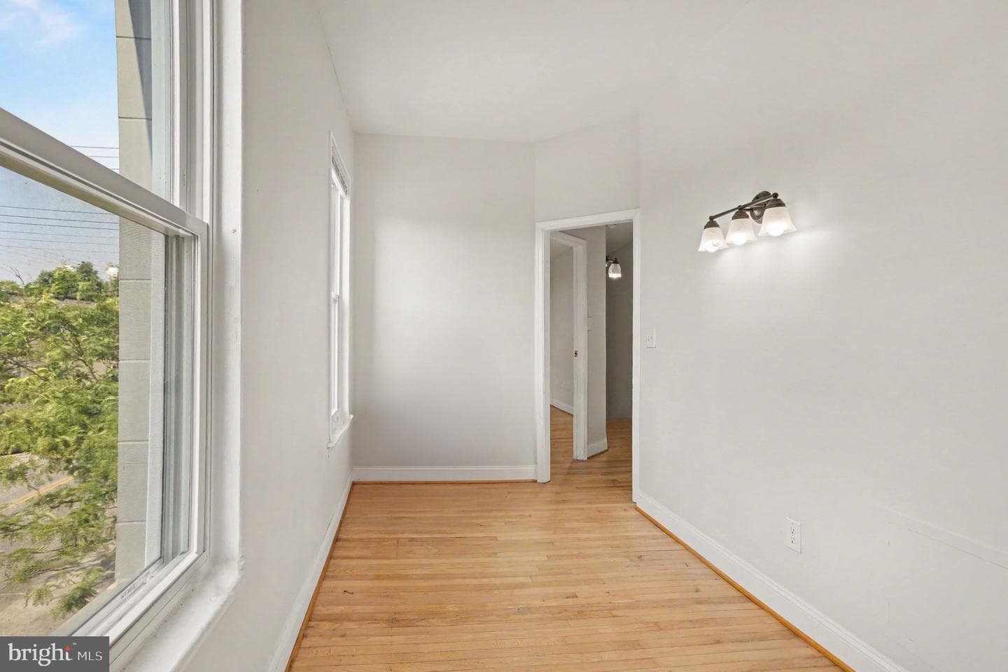 200 N Ellwood Avenue photo 20