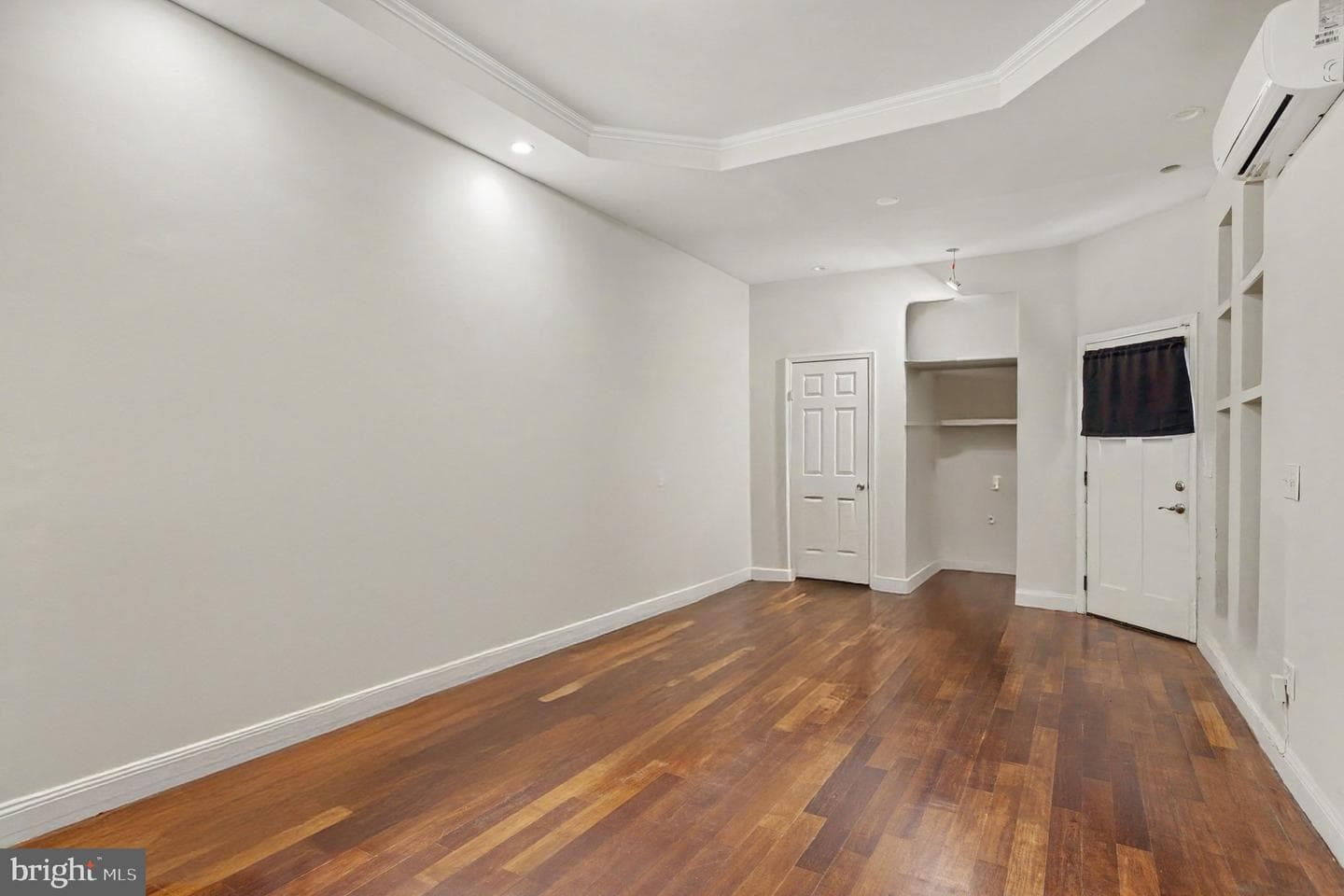 200 N Ellwood Avenue photo 8