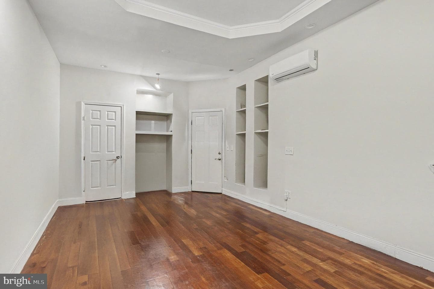 200 N Ellwood Avenue photo 9