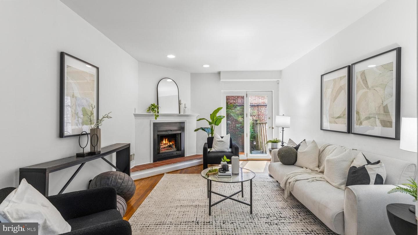 807 S Charles Street S photo 10