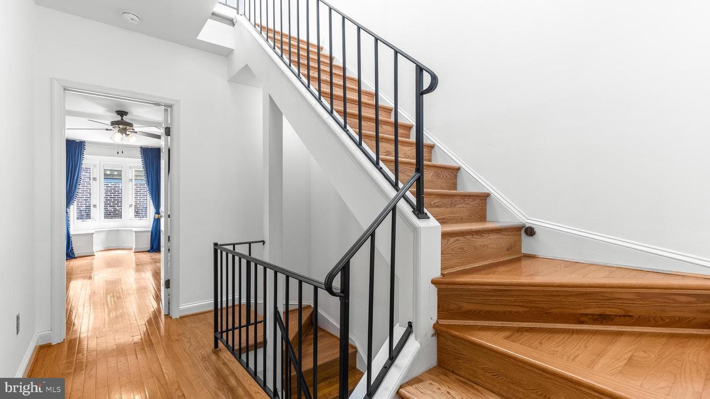 807 S Charles Street S photo 24