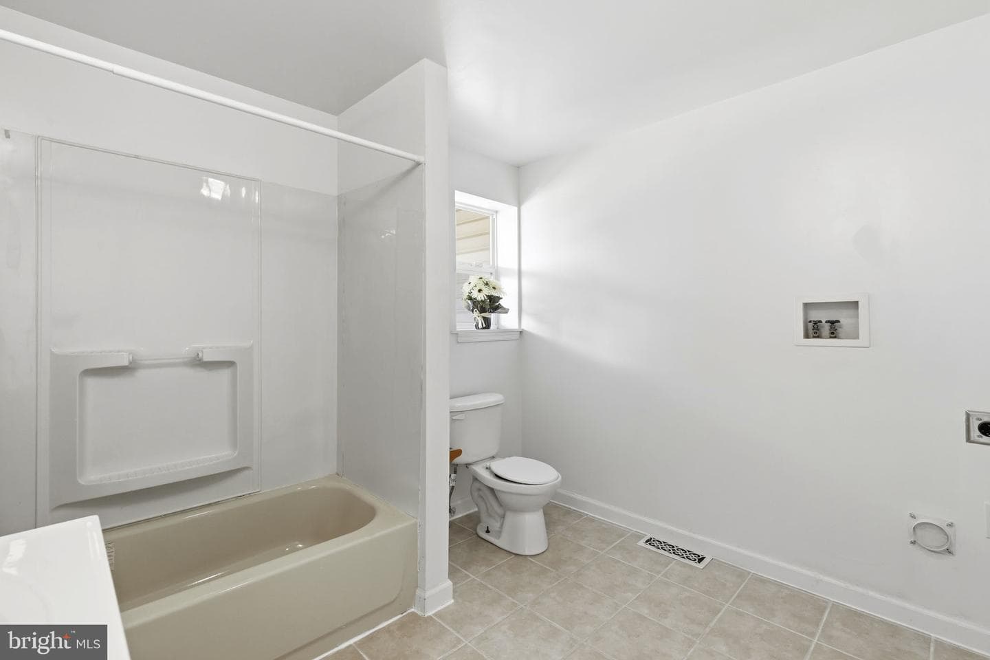1311 N Broadway photo 14