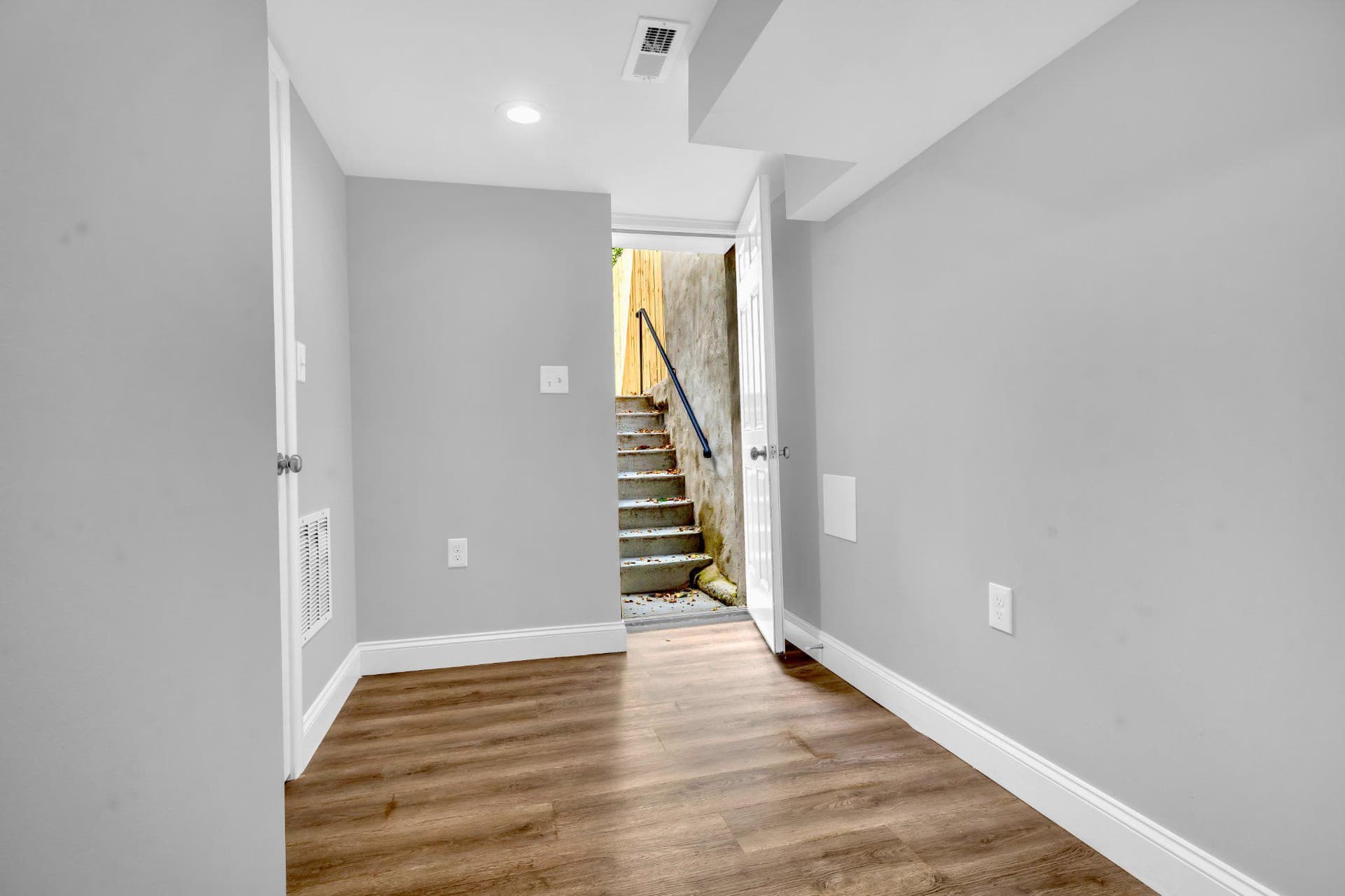 1602 Carswell Street photo 29