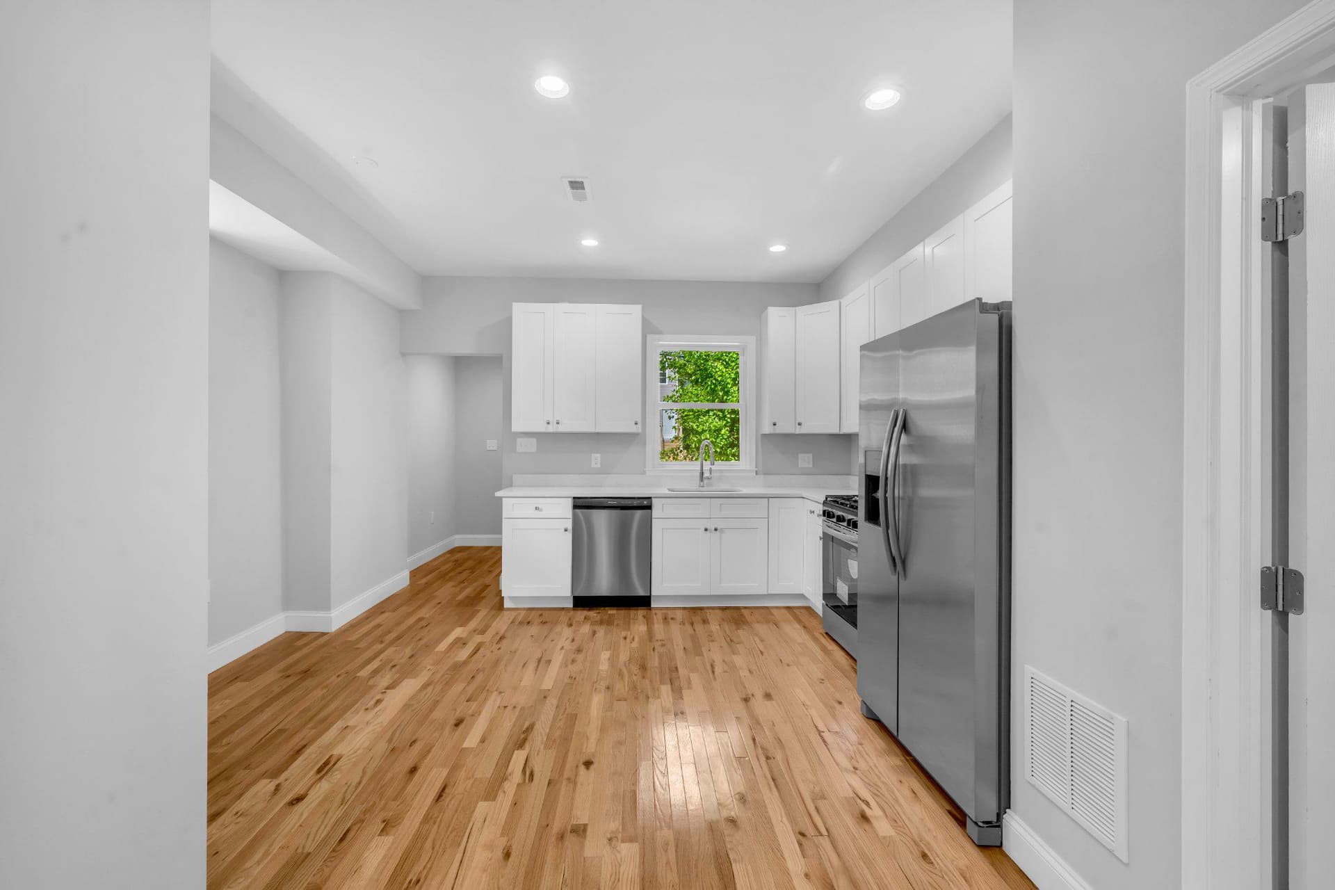 1602 Carswell Street photo 7