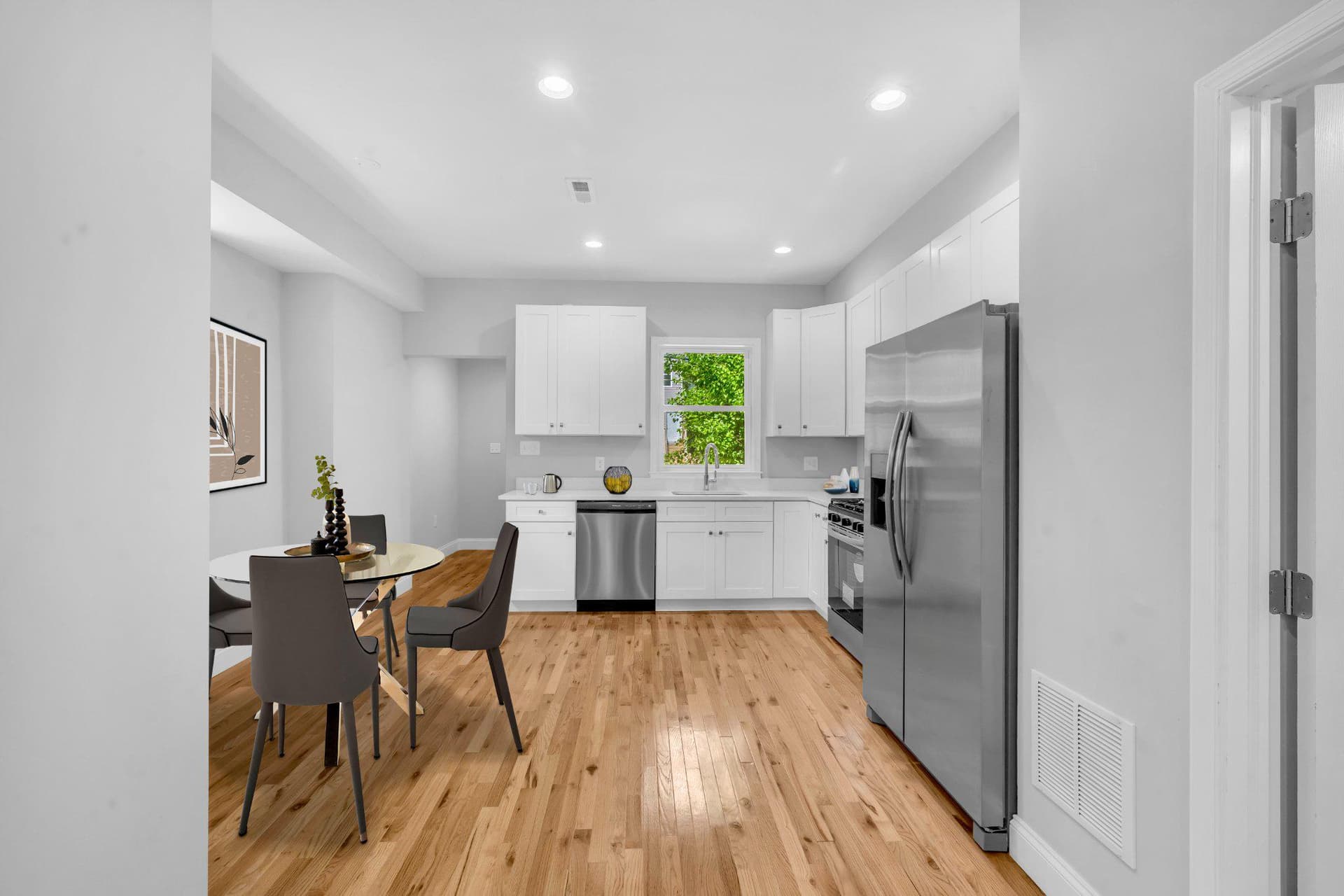 1602 Carswell Street photo 8