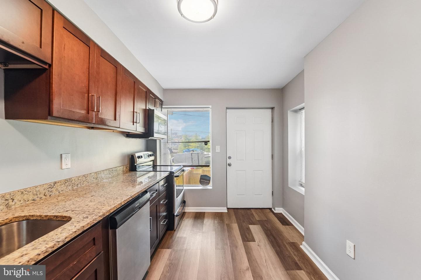 1629 E Oliver Street photo 13