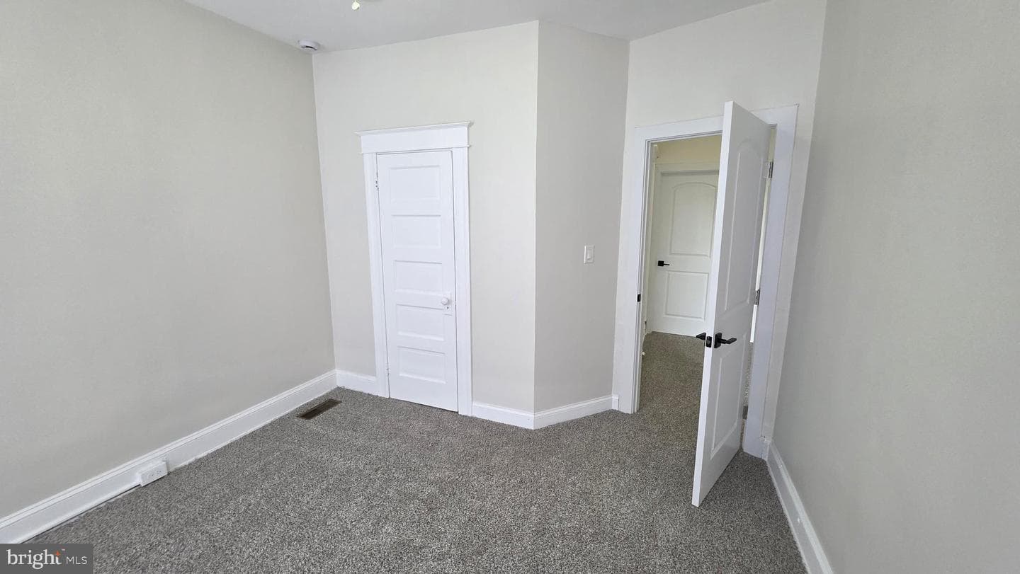 752 N Grantley Street photo 24