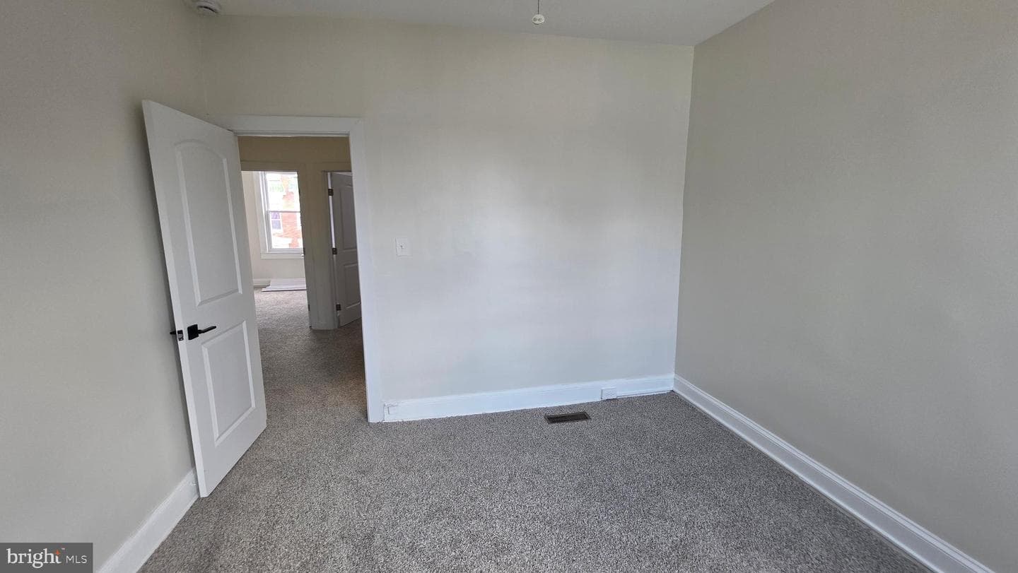 752 N Grantley Street photo 26
