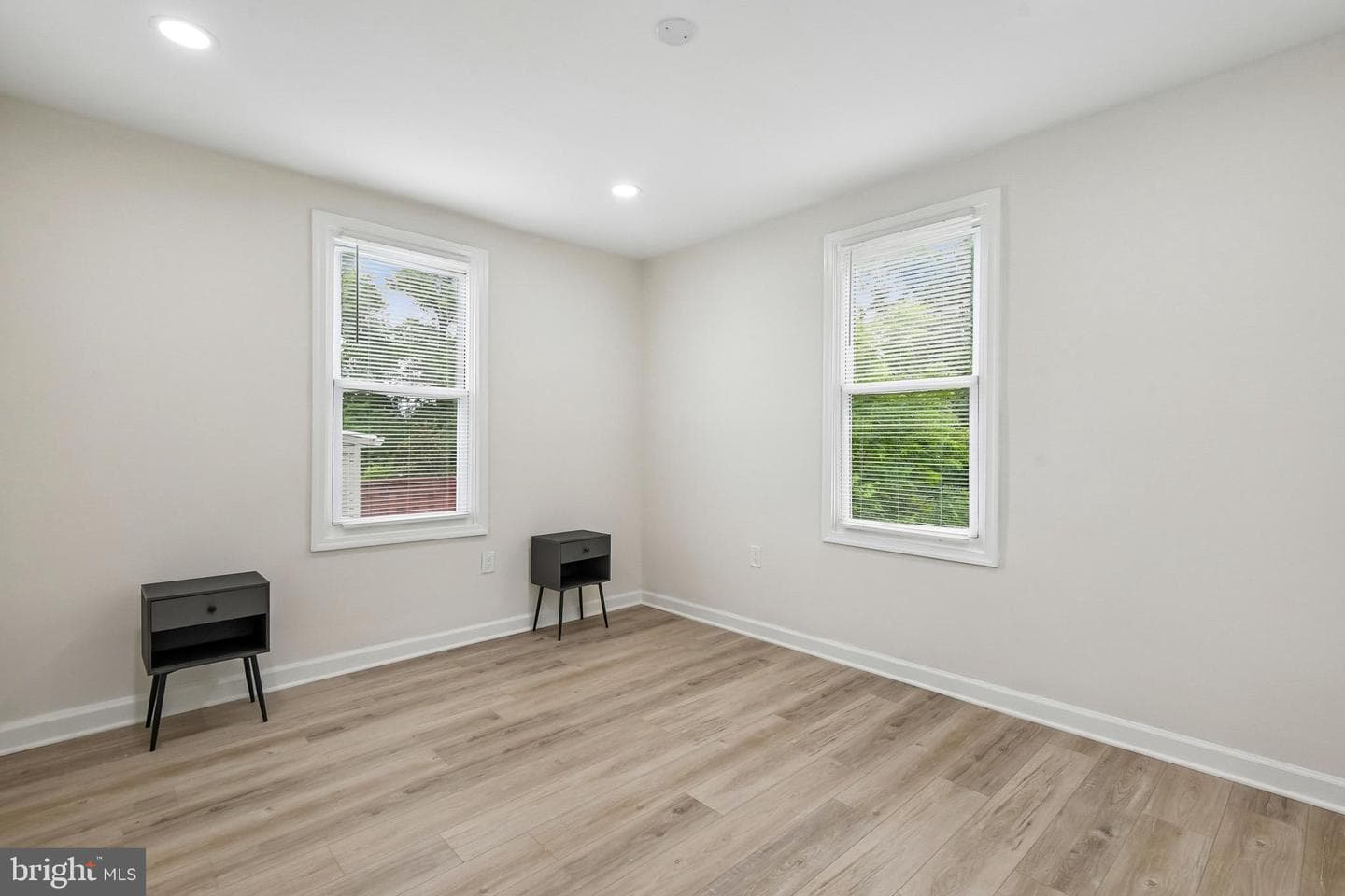 519 Rossiter Avenue photo 22