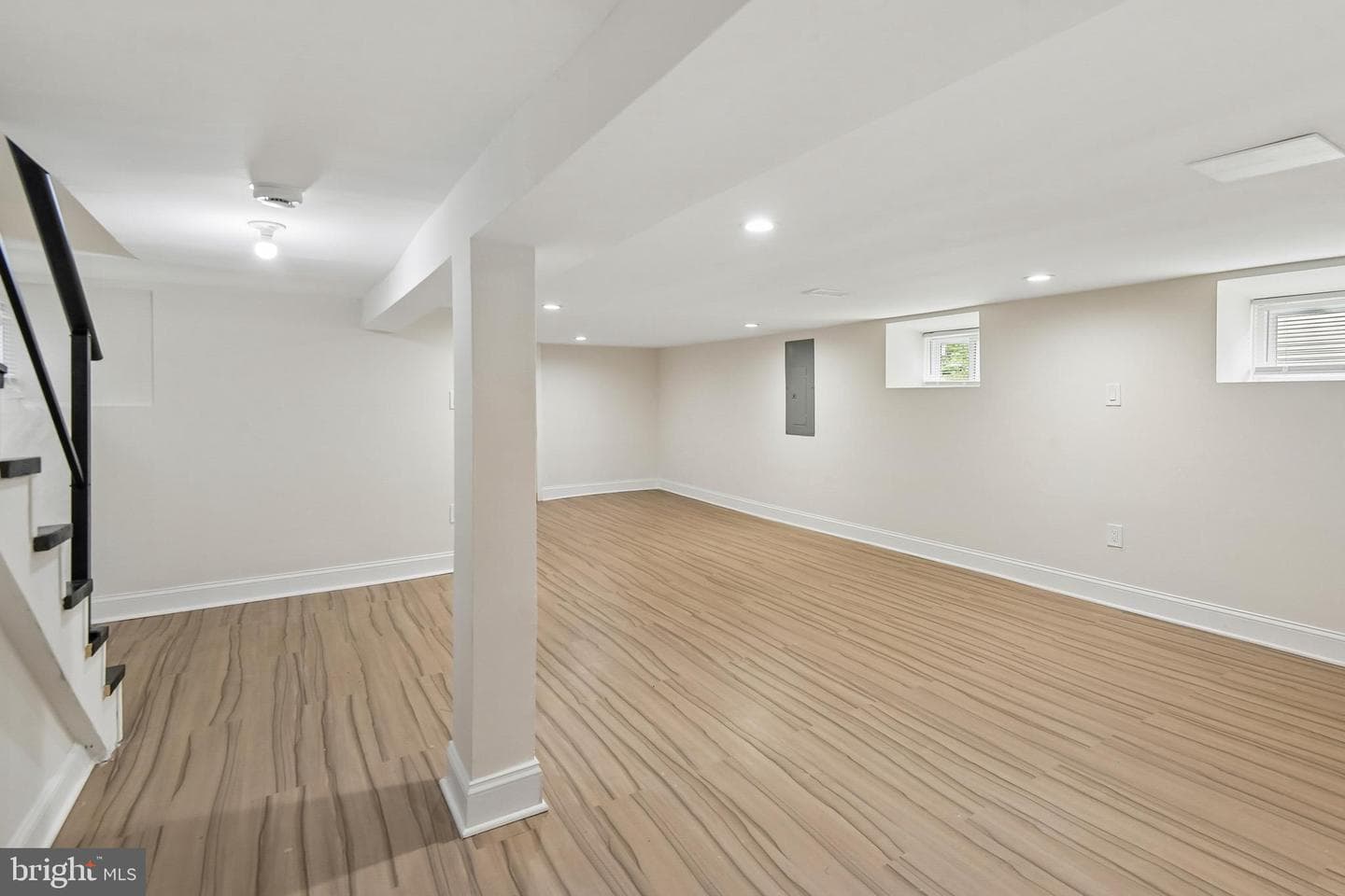 519 Rossiter Avenue photo 37