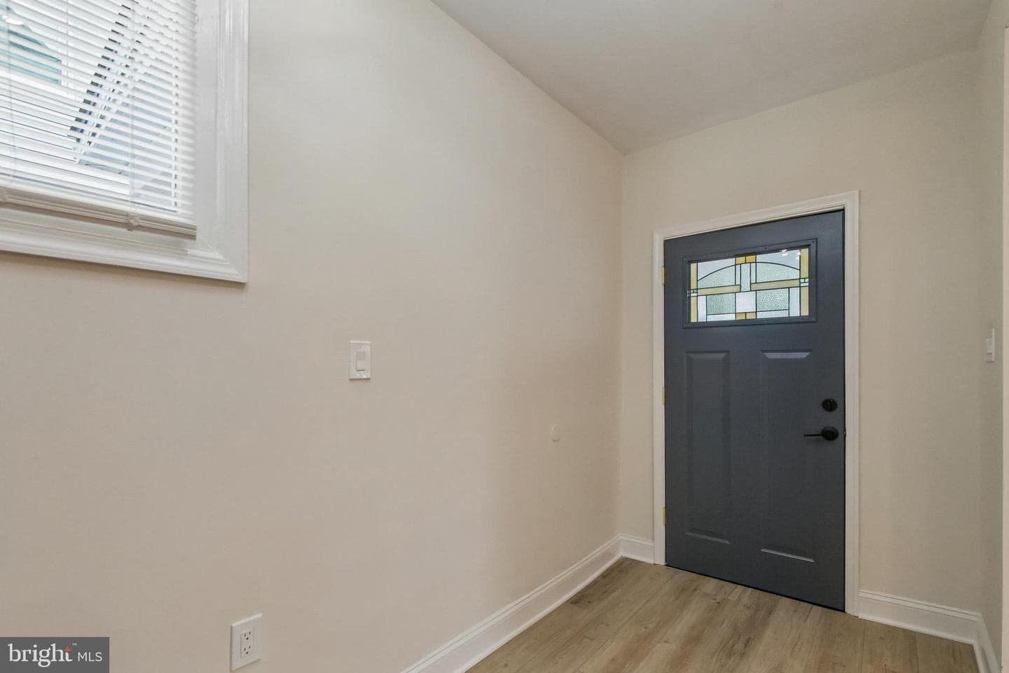 519 Rossiter Avenue photo 9