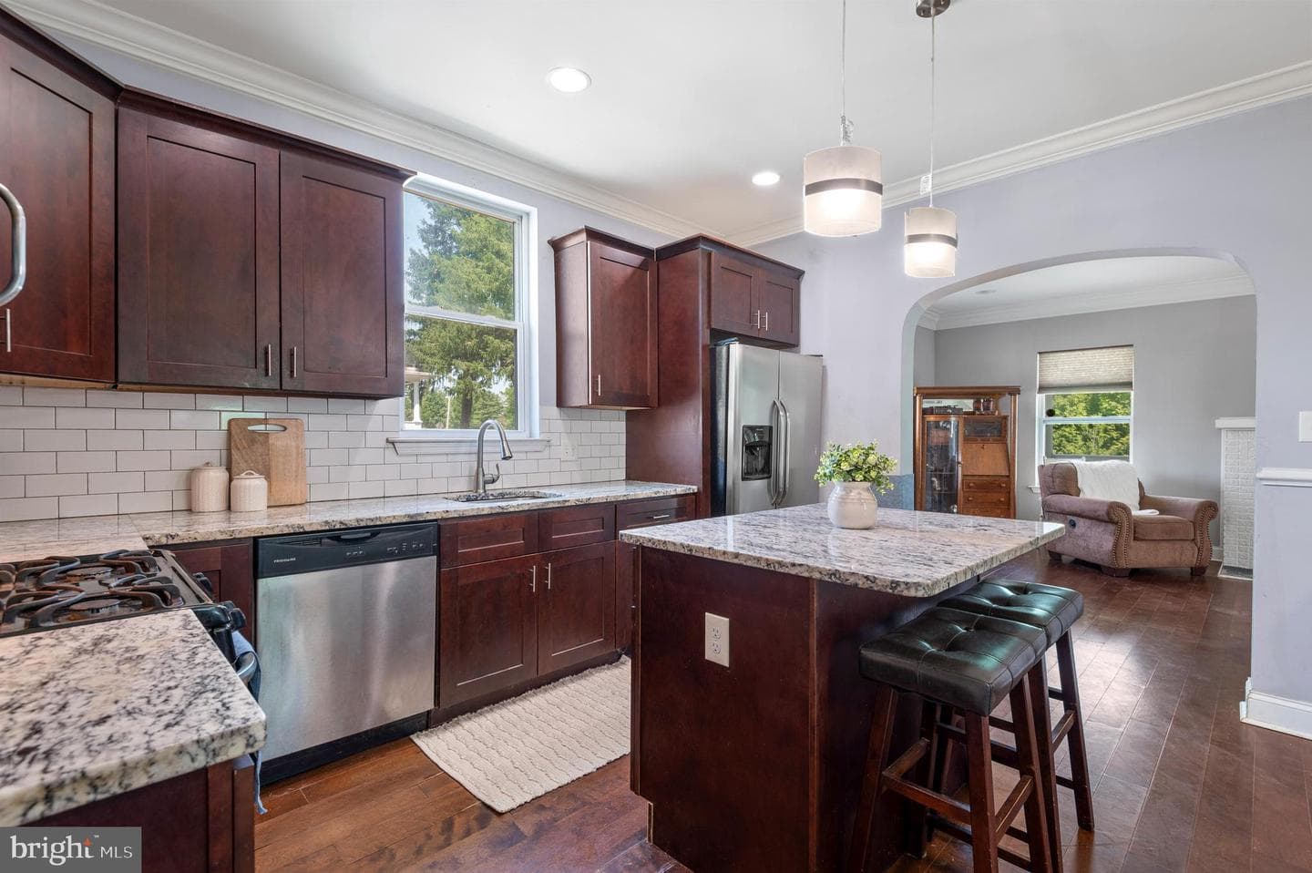 3010 Howard Park Avenue photo 8