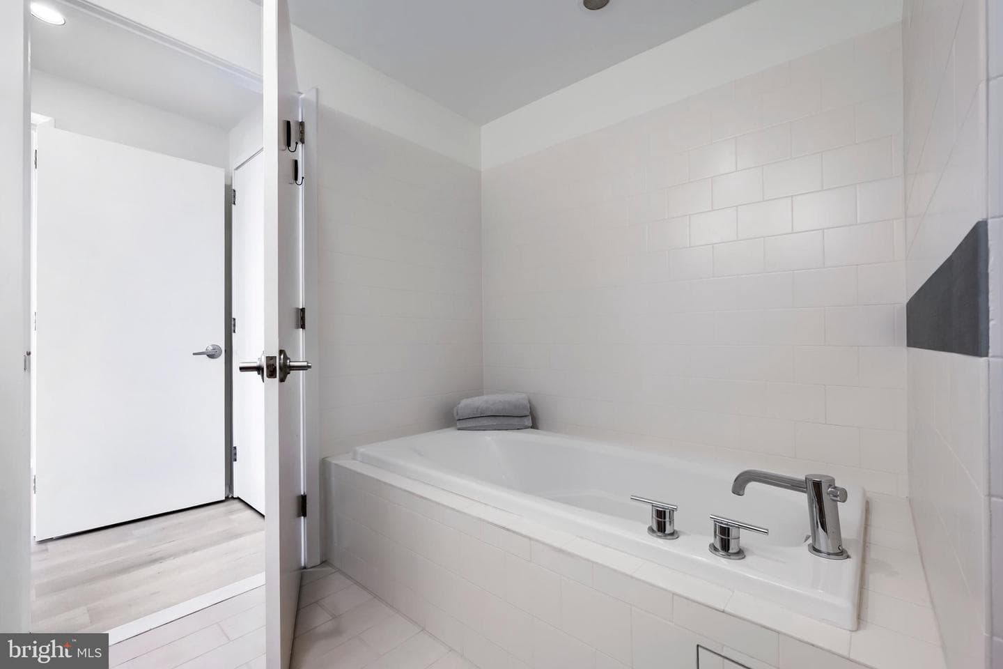 1200 Steuart Street #514 photo 28