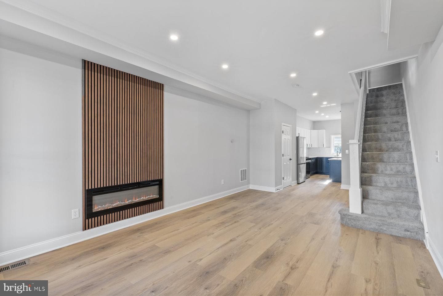 653 Bartlett Avenue photo 3