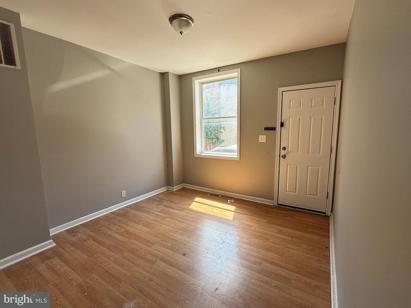 1210 Sargeant Street photo 4